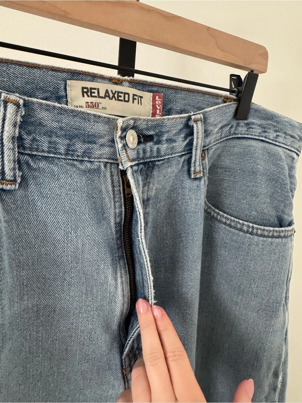 Levi's Women’s/Men's Light Blue Relaxed Straight Jeans